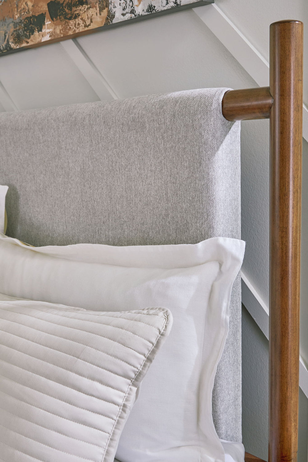 Lyncott - Upholstered Bed #queen