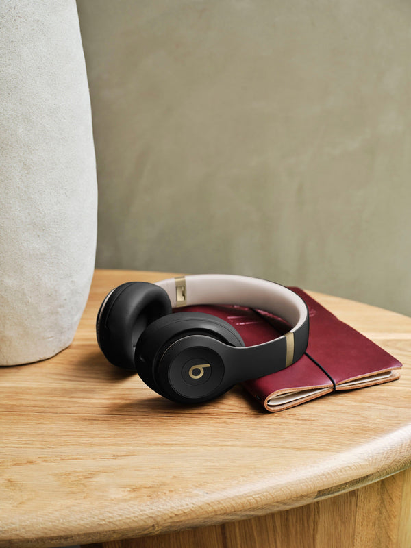 Beats - Studio Pro - Wireless Noise Cancelling Over-the-Ear Headphones - Only at Best Buy - Black/Gold