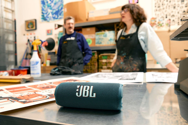 JBL - Flip 7 - Portable waterproof and drop-proof speaker - 2025 - Squad