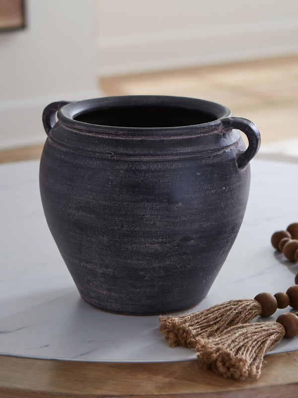 Meadie - 9" Vase #black