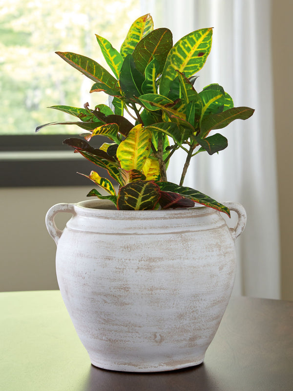 Meadie - 9" Vase #white