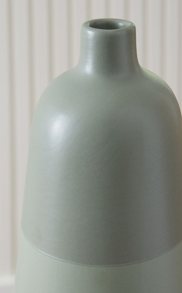 Peerland - Vase #6''wx6''dx19''h