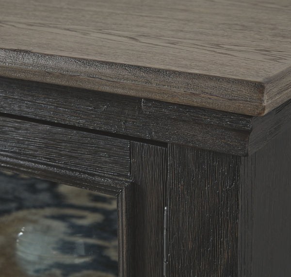 Tyler Creek - Mueble para TV extragrande - Negro / Gris