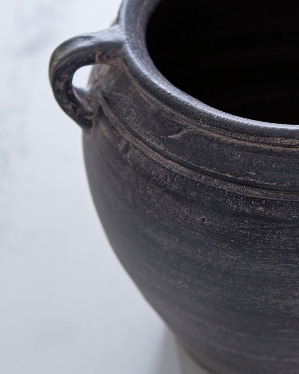 Meadie - 9" Vase #black