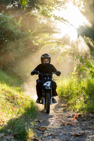 Razor - MX650 Dirt Rocket Off-Road Motocross Electric Ride-On Bike w/ 10 miles Max Operating Range and 17 mph Max Speed - Black/Teal