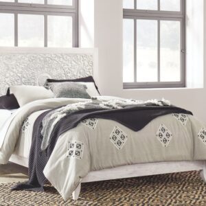 Paxberry - Whitewash - Queen Panel Bed
